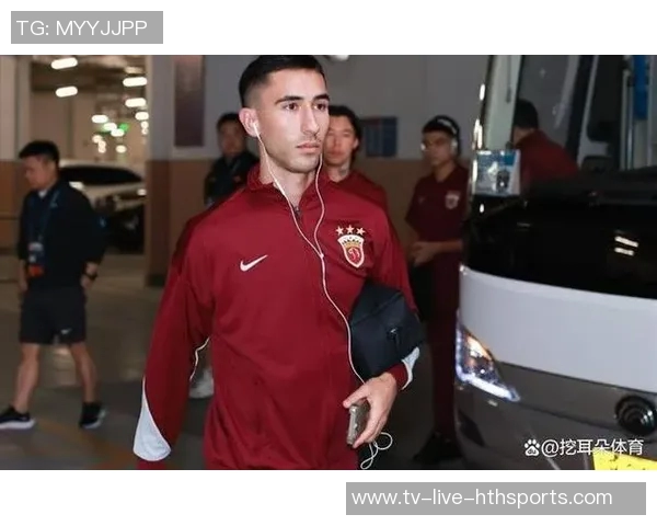 亚历斯祖告别上海海港正式加盟成都蓉城开启新征程